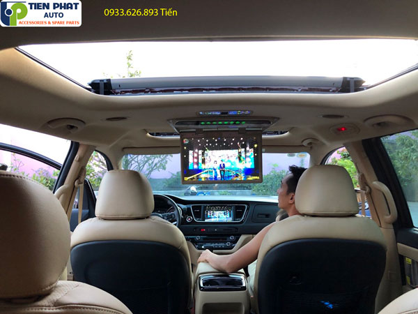 Chuyên lắp đặt màn hình ốp trần cho xe Kia Sedona 2018